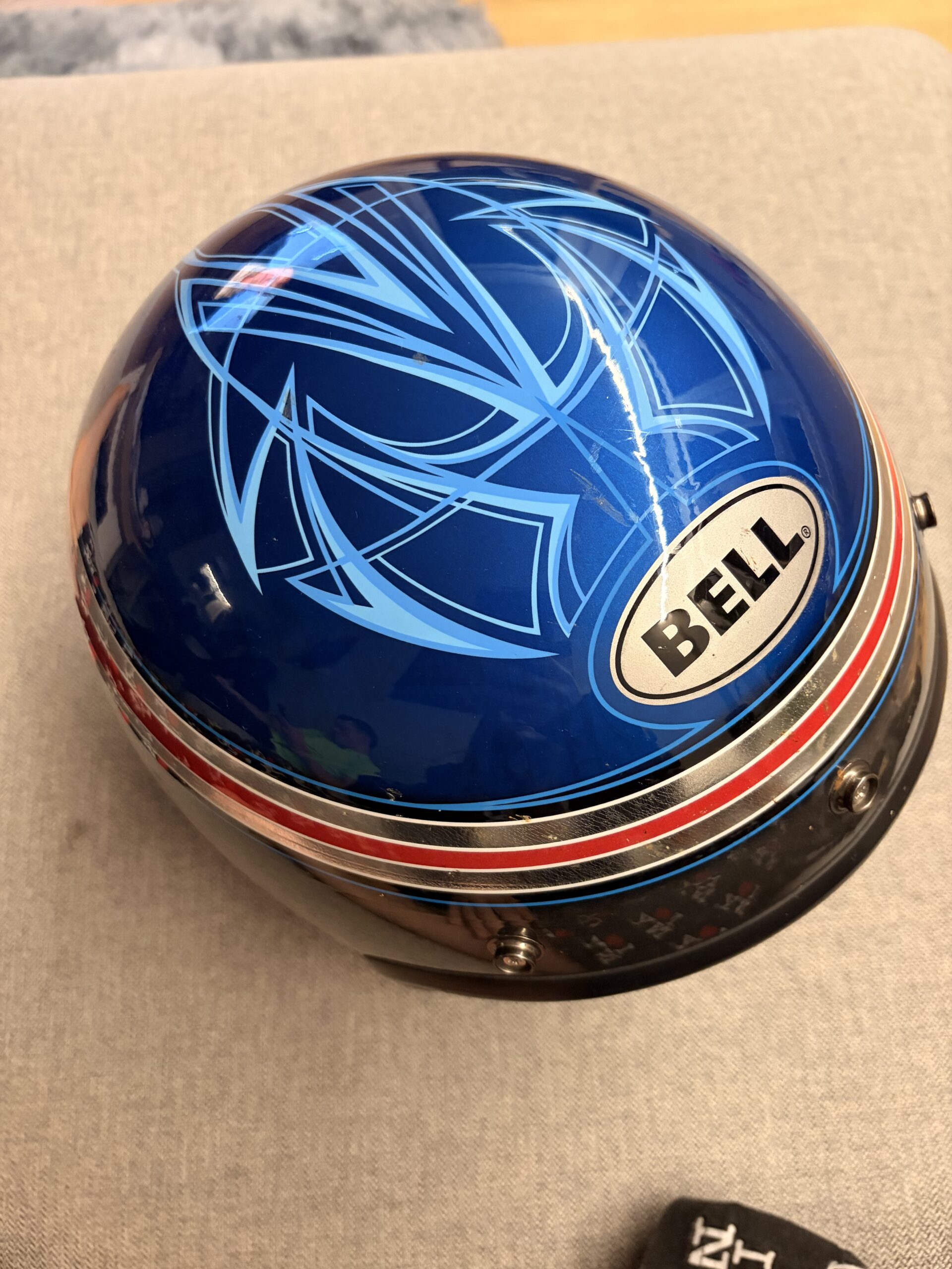 BELL Custom 500 Casco Special Edition Airtrix Blue/Red