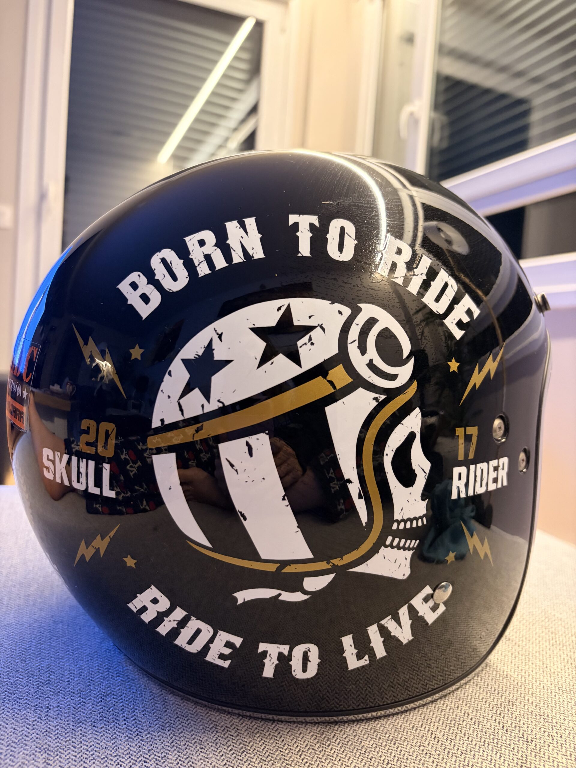 Casco negro Racer Born to Ride skull rider