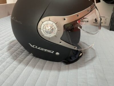 casco muy nuevo