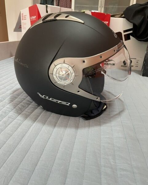 casco muy nuevo