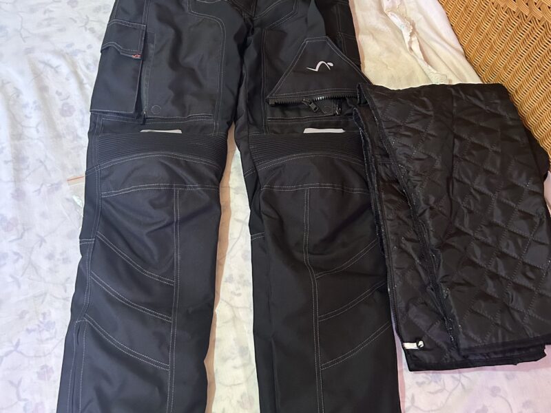 Pantalón moto