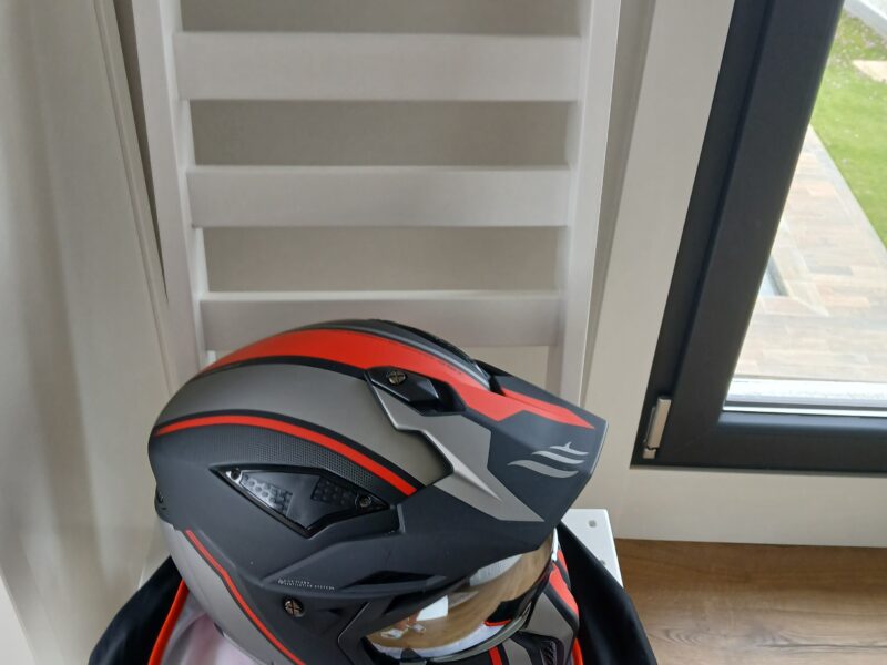 CASCO MT HELMETS talla L