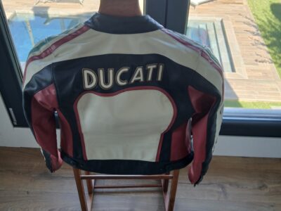 Cazadora DUCATI-DAINESE, de CUERO, para CHICA