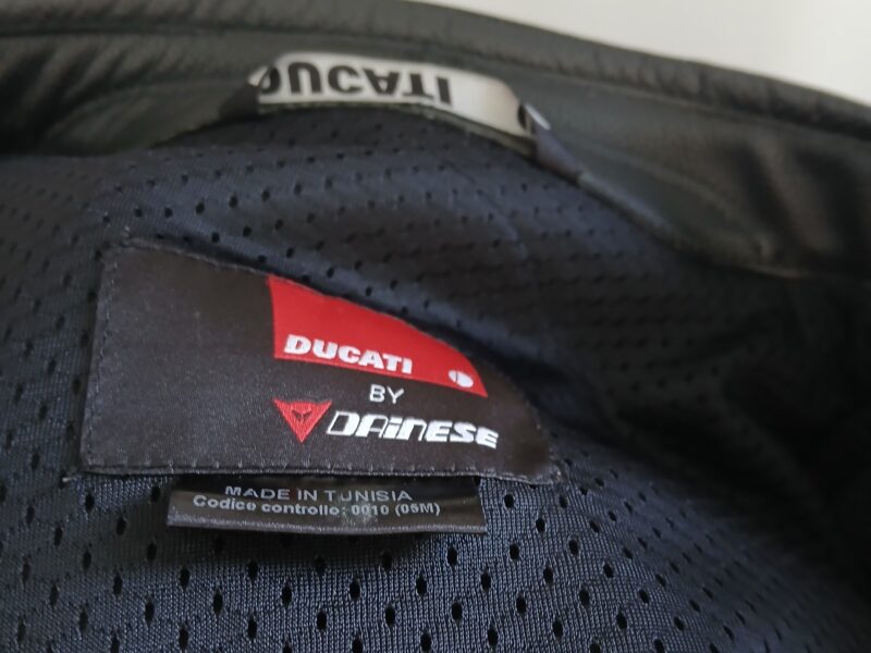 CAZADORA DUCATI-DAINESE CUERO CON PROTECCIONES