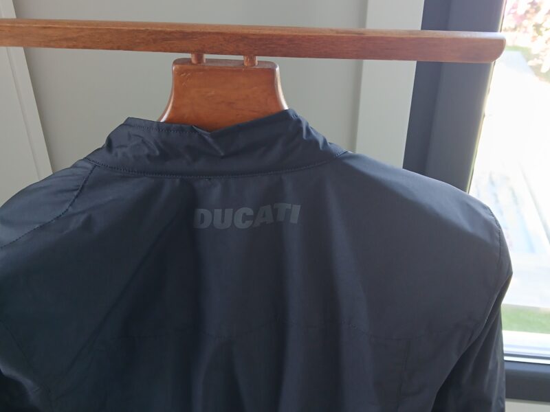 Cazadora DUCATI para LLUVIA con PROTECCIONES