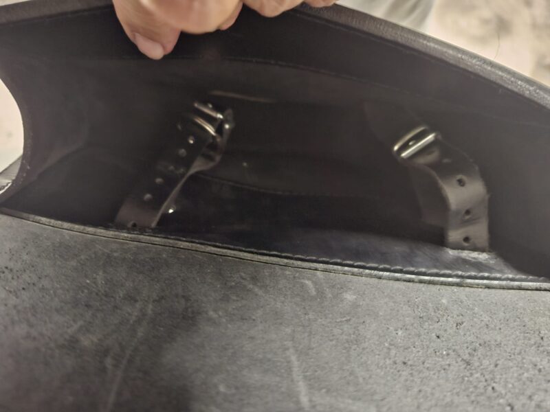 Alforja de basculante para Harley-Davidson (CZS Cuero) + 2 llaves