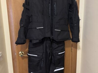 Chaqueta y Pantalón ARMURE Talla M. Usado 1 vez.